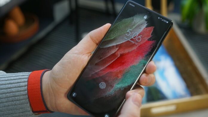 Le Galaxy S21 de Samsung prouve que le moment est venu pour l'iPhone 13 d'obtenir une identification tactile à l'écran
