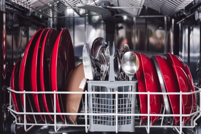 Comment déboucher un lave-vaisselle : conseils d'experts s'il ne se vide pas
